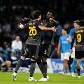 Contatto Beukema-Balerdi sul gol del 3-3, proteste in Napoli-Roma Contatto Beukema-Balerdi sul gol del 3-3, proteste in Napoli-Roma