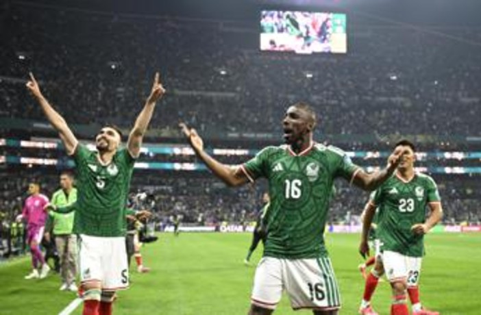 Mondiali, Messico agli ottavi: Ecuador dominato 2-0