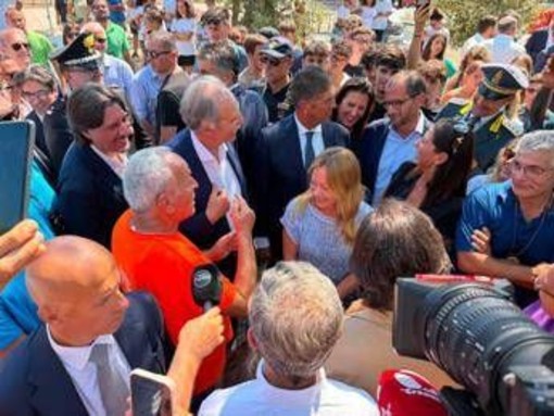 Meloni: "Il Sud cresce più della media nazionale, ora priorità per i troppi ragazzi che vanno via" Meloni: "Il Sud cresce più della media nazionale, ora priorità per i troppi ragazzi che vanno via"