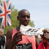 "Due fette di pane, miele e tè": Sawe e la (normale) colazione prima del record del mondo in maratona