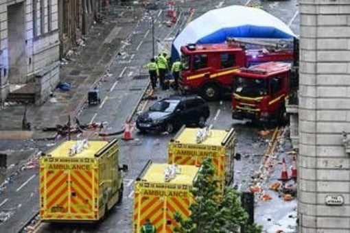Liverpool, auto sulla folla durante festa per vittoria scudetto: 50 feriti, due sono gravi