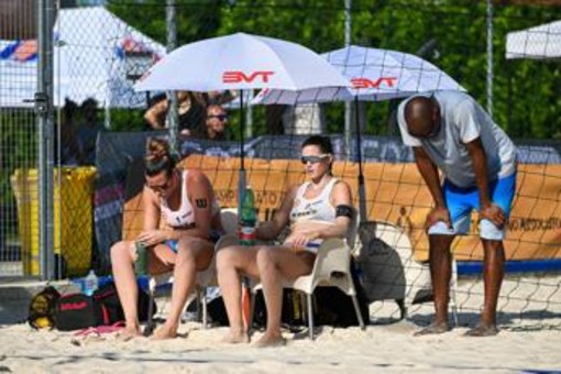 Caso Beach volley, accesa discussione tra tecnico Martins e Chiara They, Fipav: "Immagini inaccettabili" Caso Beach volley, accesa discussione tra tecnico Martins e Chiara They, Fipav: "Immagini inaccettabili"