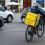 Rider sfruttati, procura Milano dispone controllo giudiziario per Glovo Foodinho