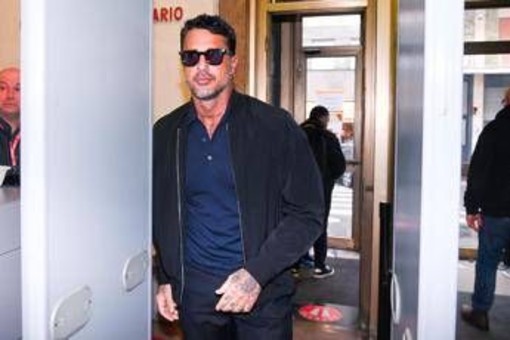 Fabrizio Corona senza patente fugge ad alt carabinieri, denunciato