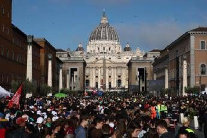 Funerali Papa Francesco, l'uomo di Musk in Italia: &quot;Triste vedere ex ministri ridere&quot;
