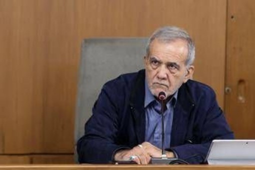 Iran, presidente Pezeshkian: "Ho chiesto a ministro Araghchi di negoziare con Usa" Iran, presidente Pezeshkian: "Ho chiesto a ministro Araghchi di negoziare con Usa"