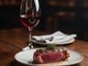 No a vino e carne rossa, il doppio divieto di Garattini a tavola