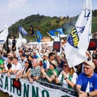 Salvini accende Pontida: &quot;Mai i nostri figli a morire in Ucraina. Flat tax sia per tutti&quot;