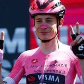 Giro d'italia, Vingegaard si impone a Piancavallo e ipoteca la vittoria finale Giro d'italia, Vingegaard si impone a Piancavallo e ipoteca la vittoria finale