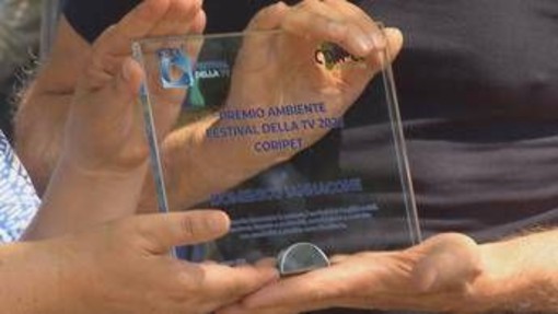 Festival TV di Dogliani, Coripet ha consegnato a Domenico Iannacone il premio Ambiente Festival TV di Dogliani, Coripet ha consegnato a Domenico Iannacone il premio Ambiente