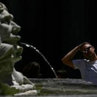 Ondata di caldo estremo in Italia, oggi 18 città bollino rosso: domenica sanno 21