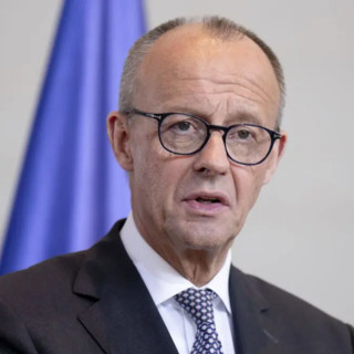 Merz “No a modifica confini con la forza in Ucraina”