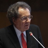 Intesa Sanpaolo, nel Piano di Impresa 30% nuovo credito per ambiente e sociale Intesa Sanpaolo, nel Piano di Impresa 30% nuovo credito per ambiente e sociale