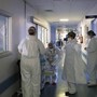 Covid, medici radiati vengono reintegrati. Burioni e Bassetti: "Vergogna"