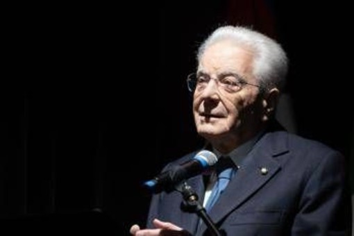 Ucraina-Russia, Mattarella: "Irresponsabile e inammissibile ridefinire confini con la forza" Ucraina-Russia, Mattarella: "Irresponsabile e inammissibile ridefinire confini con la forza"