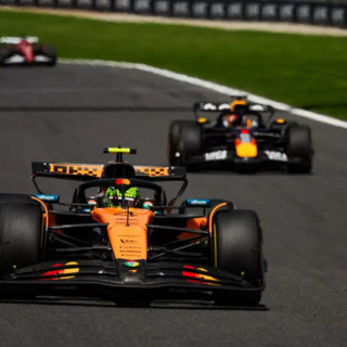 Norris in pole a Spa davanti a Piastri, Leclerc partirà terzo
