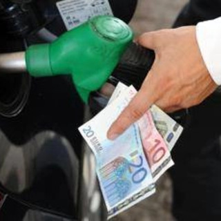 Carburanti, in vigore le nuove accise: come cambiano i prezzi su diesel e benzina