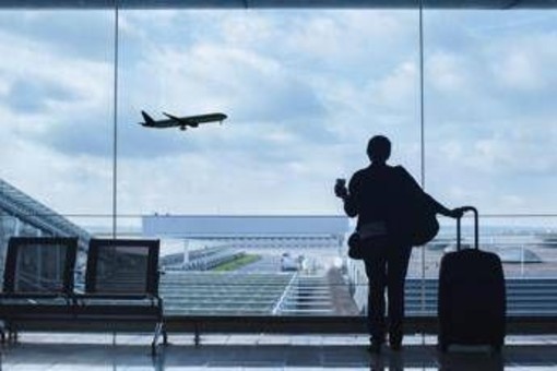 Londra, aereo si ferma in pista: tutti i voli bloccati a Gatwick Londra, aereo si ferma in pista: tutti i voli bloccati a Gatwick