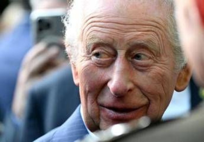 Re Carlo e il lavoro a maglia, la passione antistress condivisa con l'olimpionico Daley