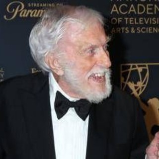 Dick Van Dyke compie 100 anni: "Non è abbastanza, si vuole vivere di più" Dick Van Dyke compie 100 anni: "Non è abbastanza, si vuole vivere di più"