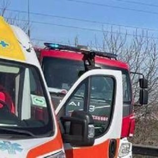 Scontro tra bus pieno di studenti e un'auto ad Arignano, un morto e una ventina di contusi Scontro tra bus pieno di studenti e un'auto ad Arignano, un morto e una ventina di contusi