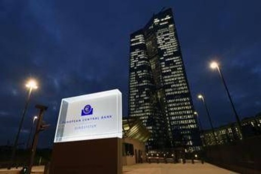 Intesa Sanpaolo, ok da Bce ad acquisizione controllo Monte dei Paschi di Siena Intesa Sanpaolo, ok da Bce ad acquisizione controllo Monte dei Paschi di Siena