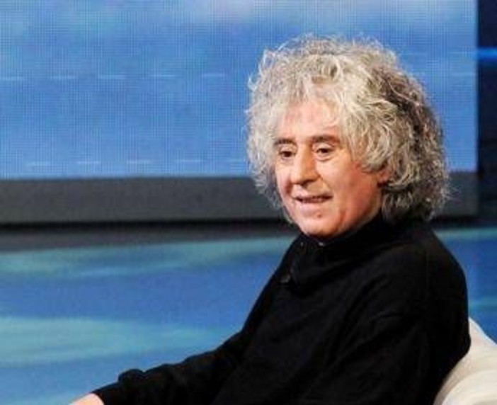 Malore improvviso per Branduardi, rinviato concerto a Roma Malore improvviso per Branduardi, rinviato concerto a Roma