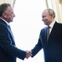 Putin vede Witkoff e annuncia: "Rilascio Hubbard e prime 40mila tonnellate di gasolio agli Usa" Putin vede Witkoff e annuncia: "Rilascio Hubbard e prime 40mila tonnellate di gasolio agli Usa"