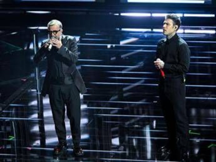Sanremo 2026, Fedez e Masini in gara con il brano 'Male necessario' Sanremo 2026, Fedez e Masini in gara con il brano 'Male necessario'