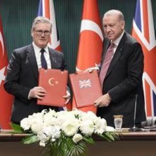 Starmer: &quot;Accordo con Turchia per vendita caccia Eurofighter&quot;. Erdogan: &quot;Intesa storica&quot;