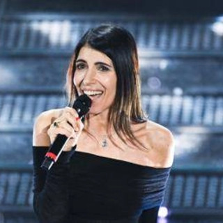 Giorgia, fan la incontra in treno: il regalo e la dedica speciale - Video