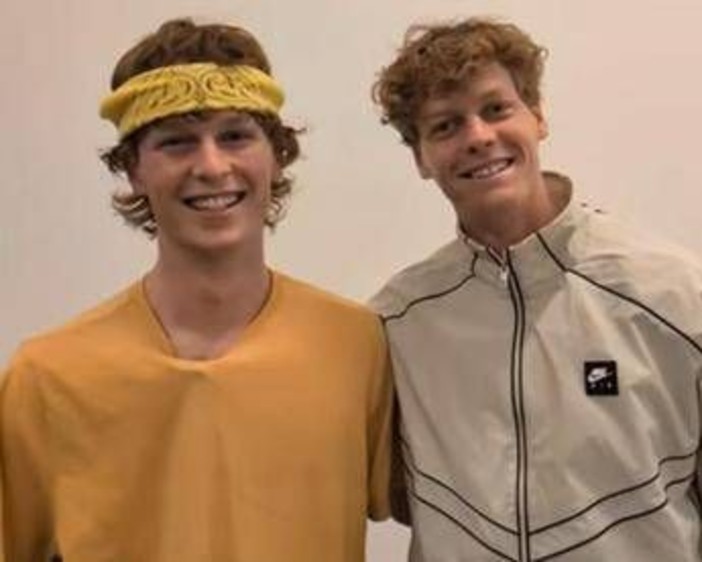 Sinner e l'incontro con il sosia (più o meno) agli Australian Open