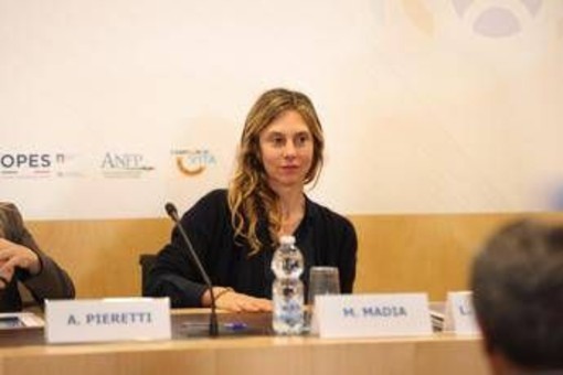 Bullismo, Madia: &quot;Rapporto giovani con smartphone sempre più prematuro e incontrollato&quot;