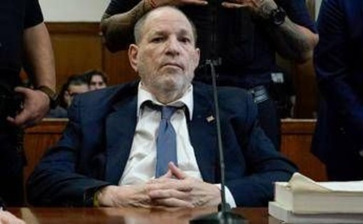 Harvey Weinstein condannato a 15 anni di carcere per violenza sessuale