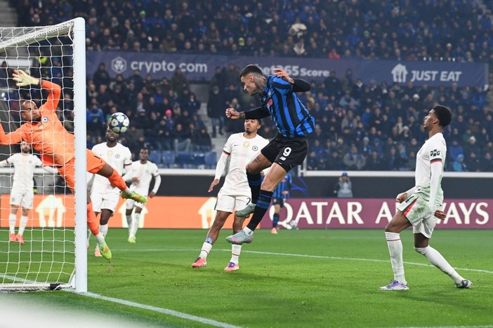 Scamacca e De Ketelaere, l’Atalanta batte il Chelsea in rimonta