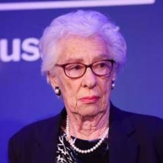 Addio a Eva Schloss, amica d'infanzia e sorellastra di Anne Frank