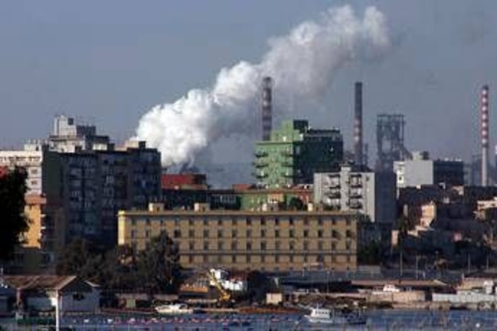 Ex Ilva, sindaco Taranto impone stop centrale termoelettrica