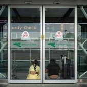 Eruzione Etna, ancora cenere sull'aeroporto di Catania: arrivi limitati fino alle 14