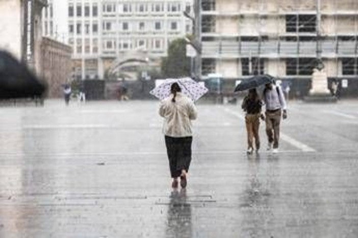 Maltempo, scuole chiuse e allerta meteo arancione e gialla per temporali sabato 10 ottobre: le regioni a rischio