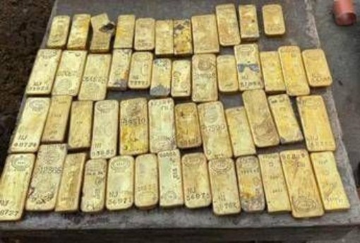 Belgio, operai trovano un tesoro durante uno scavo: monete e lingotti da 9 milioni di euro Belgio, operai trovano un tesoro durante uno scavo: monete e lingotti da 9 milioni di euro
