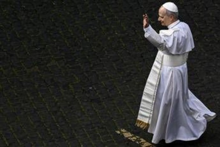 Papa Leone XIV, attesa per il Regina Coeli. Celebrata messa sulla tomba di Pietro