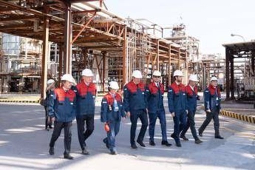 Carburanti, Urso visita la raffineria Isab-Ludoil: "Tornata in mani italiane" Carburanti, Urso visita la raffineria Isab-Ludoil: "Tornata in mani italiane"