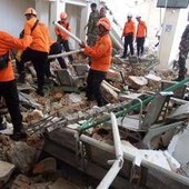 Terremoto in Indonesia, 47 morti e 2mila sfollati. Caccia ai dispersi