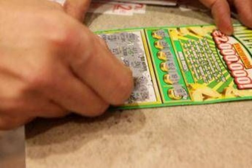 Castelfranco, Gratta e vince 2 milioni: è caccia al fortunato vincitore Castelfranco, Gratta e vince 2 milioni: è caccia al fortunato vincitore