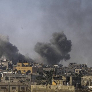 Nuovo raid israeliano a Gaza, colpita una scuola. Almeno 30 morti
