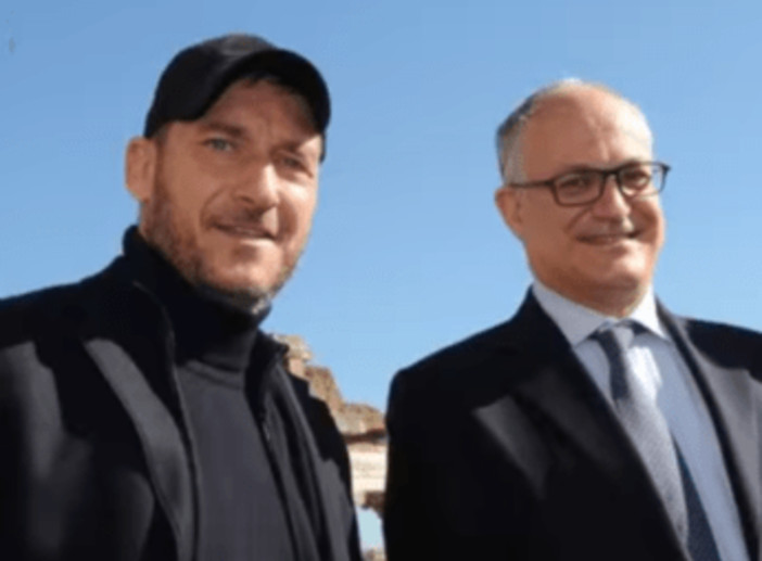 Totti compie 50 anni, gli auguri speciali da... Gualtieri: "Grazie per ciò che hai dato a Roma"