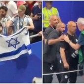 Tifoso sventola bandiera Israele, ct Egitto si infuria e se la prende con un fotografo