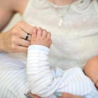 I dentini dei bebè? Spuntano prima se la mamma è stressata: lo studio I dentini dei bebè? Spuntano prima se la mamma è stressata: lo studio