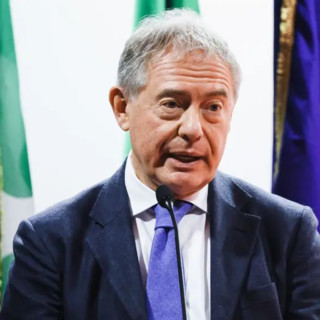Urso “Il dossier auto è strategico, l’Europa deve agire”