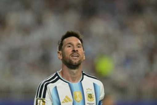 "Messi doveva essere espulso", il video e la polemica ai Mondiali "Messi doveva essere espulso", il video e la polemica ai Mondiali